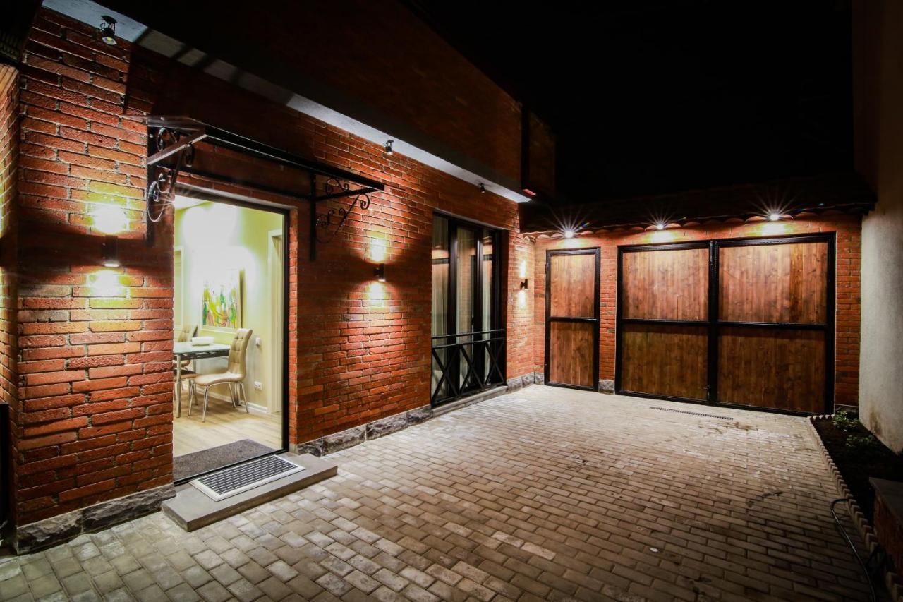 Apart Hotel Avlabari Yard ティビリシ エクステリア 写真